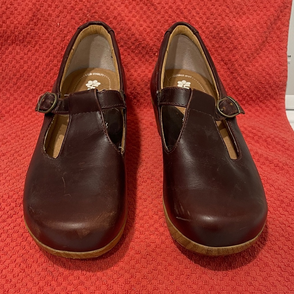 Chic Dark Brown Leather Clogs